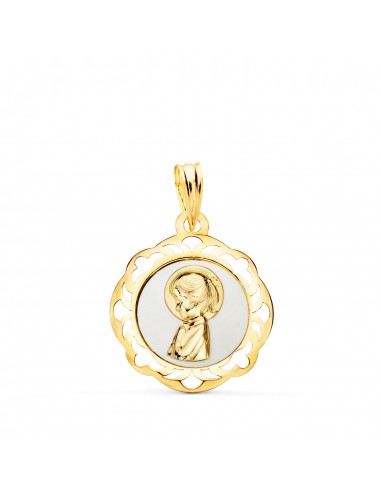 18K MEDALLA ORO AMARILLO VIRGEN NIÑA ESMALTE BLANCO Y CERCO CALADO EN BRILLO 20X18 MM