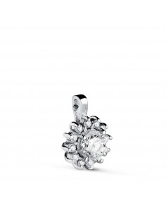 18K COLGANTE ORO BLANCO CUAJO CON 13 DIAMANTES LABORATORIO 0 670 QTS. VS2-G. MEDIDA: 13 X 9 5 MM