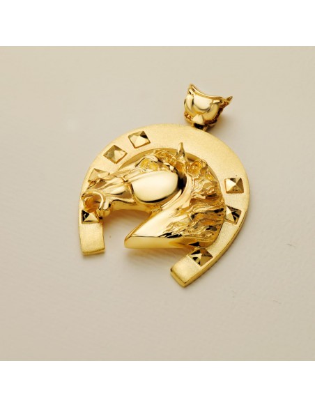 18K COLGANTE ORO AMARILLO HERRADURA CON CABALLO. 50 X 44 MM