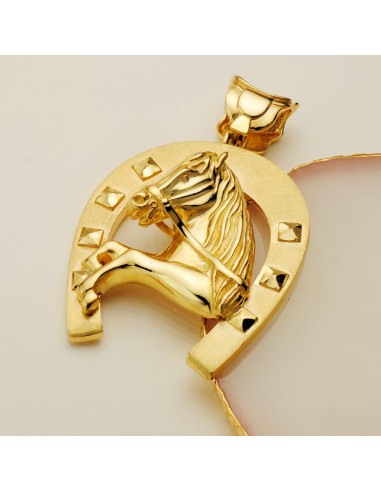 18K COLGANTE DE HERRADURA CON CABALLO. 60 X 50 MM