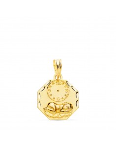 18K MEDALLA OCTOGONAL NIÑO DE LA HORA CON RELOJ TALLADA. 15 X 15 MM
