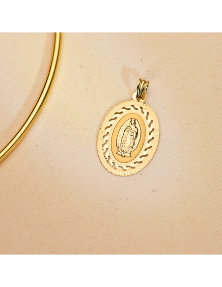 18K MEDALLA ORO AMARILLO VIRGEN GUADALUPE CERCO CALADO Y TALLADO. 34 X 22 MM