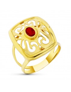 18K SORTIJA ORO AMARILLO MOTIVO CALADO CON CIRCONITA GRANATE. ANCHO: 21 MM