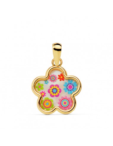 18K COLGANTE ORO AMARILLO AMULETO FLOR NACAR COLORES. 13X13 MM